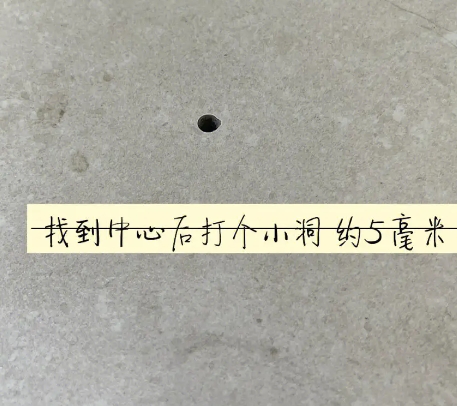 乌苏瓷砖空鼓维修公司专业解答在瓷砖铺贴过程中，如果砂料搅拌不均匀，将会带来以下问题