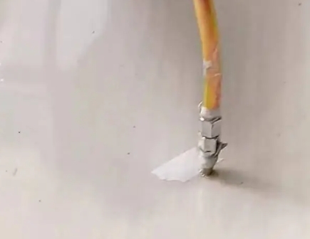 乌苏瓷砖空鼓维修公司专业解答在瓷砖铺贴过程中，如果使用的砂料过粗（如全部使用了粗砂），可能会导致以下问题